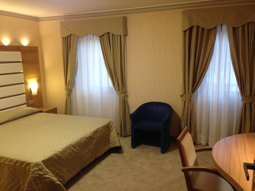 Hotel Vela D'Oro Dependence Μπαρντολίνο Δωμάτιο φωτογραφία